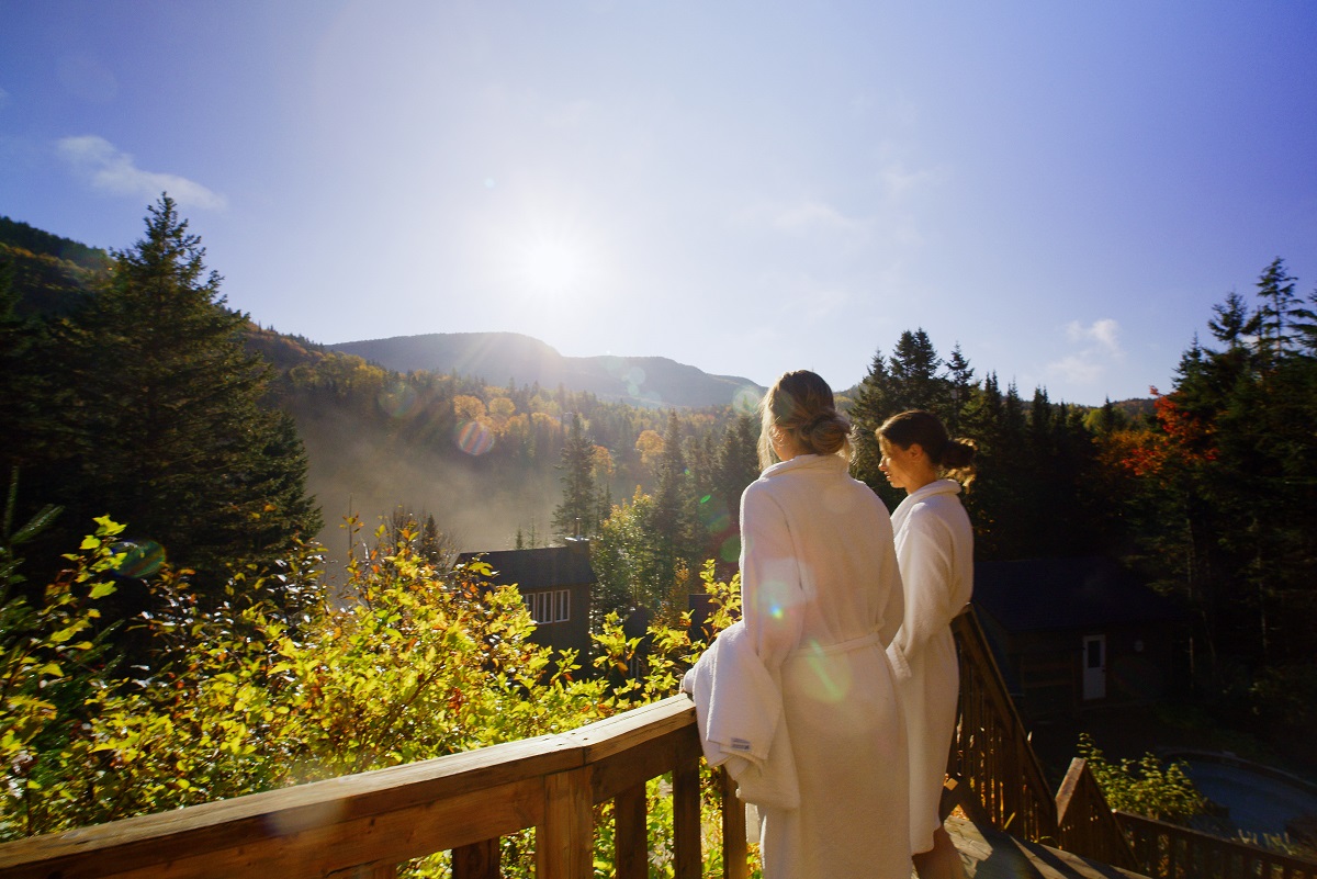 Top idées pour vivre la saison des couleurs dans La Jacques-Cartier! 4 web nordique spa stoneham reborn photo etienne magny a2024 46