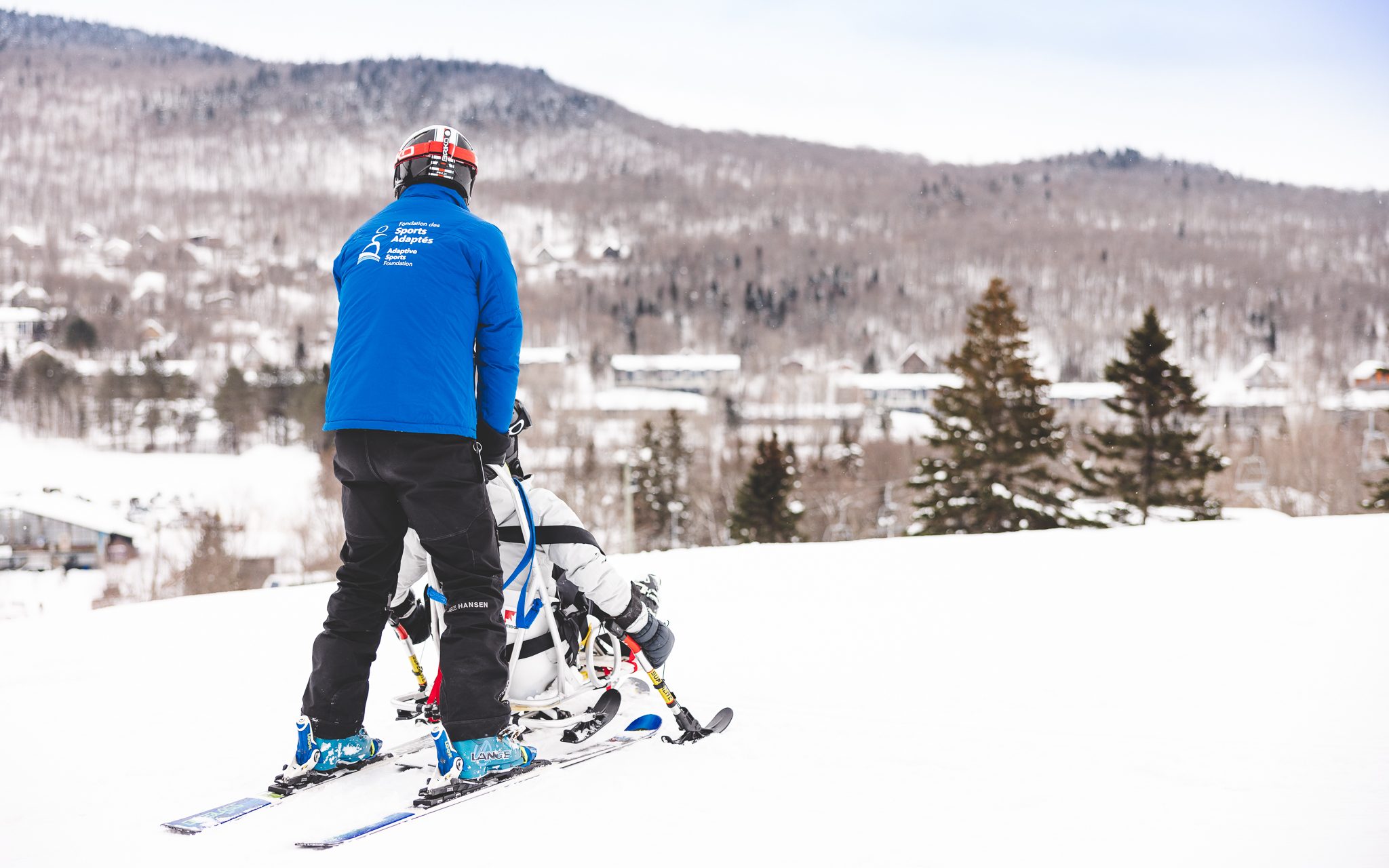 Ski alpin adapté à la Station touristique Stoneham en collaboration avec la Fondation des sports adaptés du québec. MRC de La Jacques-Cartier